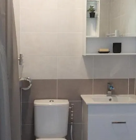 Location Agreable Et Idealement Situee A Frejus