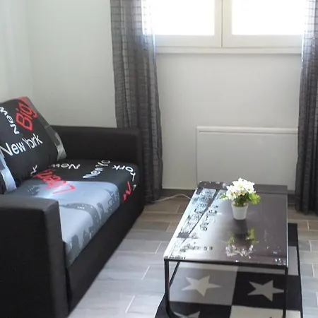 Location Agreable Et Idealement Situee A Frejus