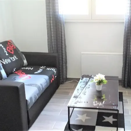 Location Agreable Et Idealement Situee A Frejus