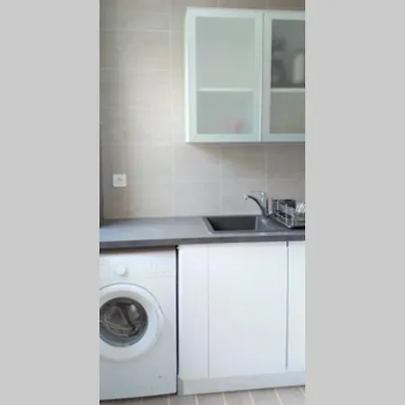 Apartment Location Agreable Et Idealement Situee A Frejus
